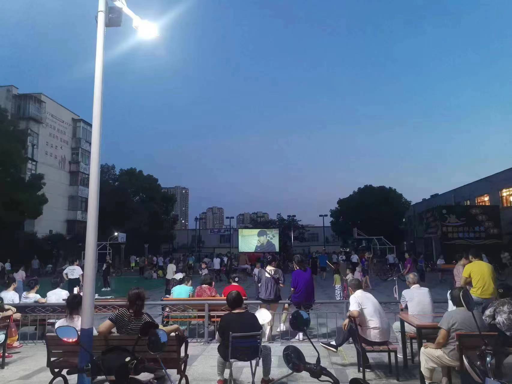 感谢志愿者为社区居民服务